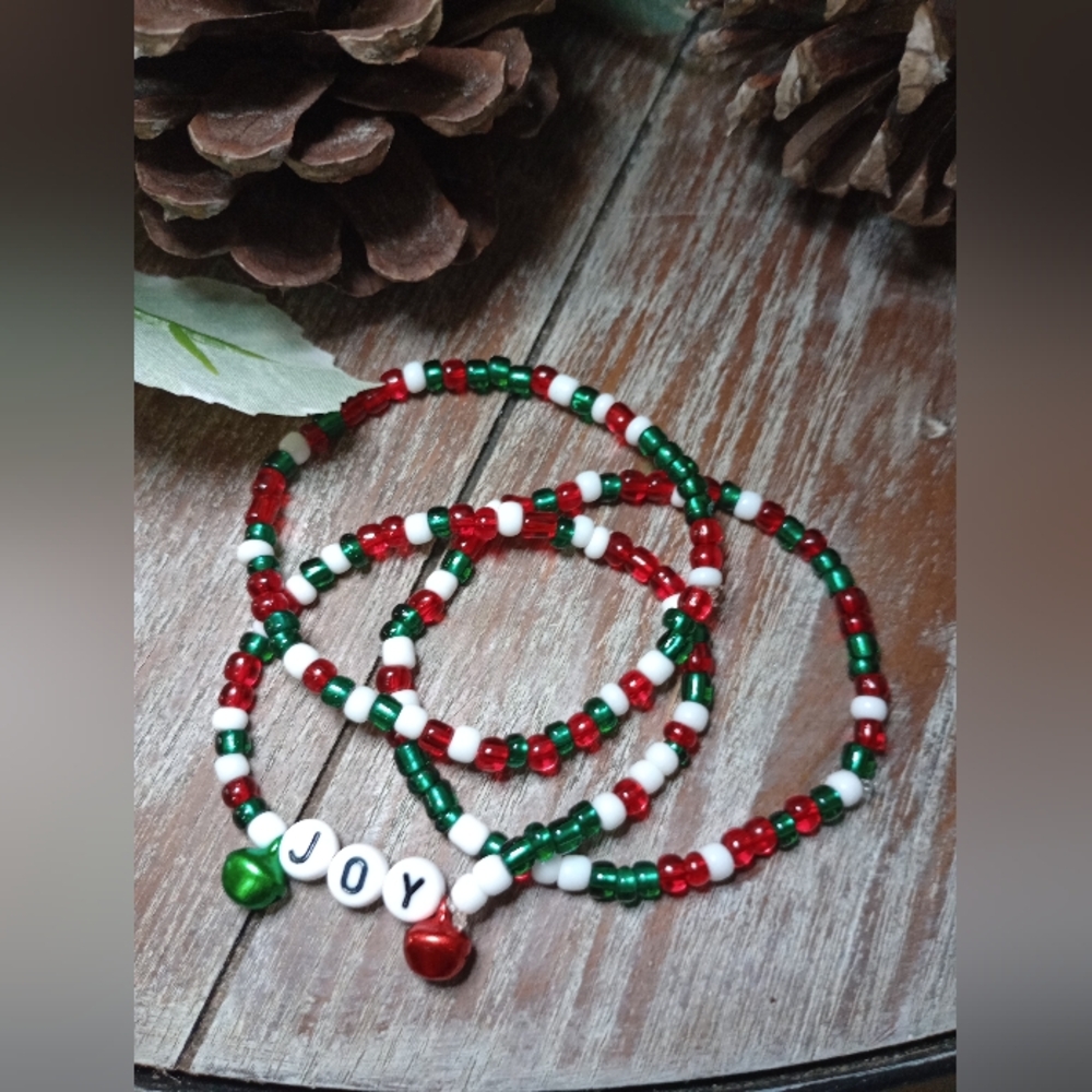 Christmas Beaded Hand Crafted Stacking Bracelet Set with Jingle Bells - New - Picture 1 of 5